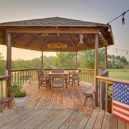 Red Bluff Inn And Retreat With Entire Ranch On Lake!